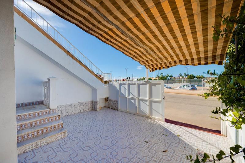 Foto e47780c4-7c9e-46a4-aa48-fd80f08b5505. Casa a schiera in calle cesar rodriguez mateo 116 in Torrevieja