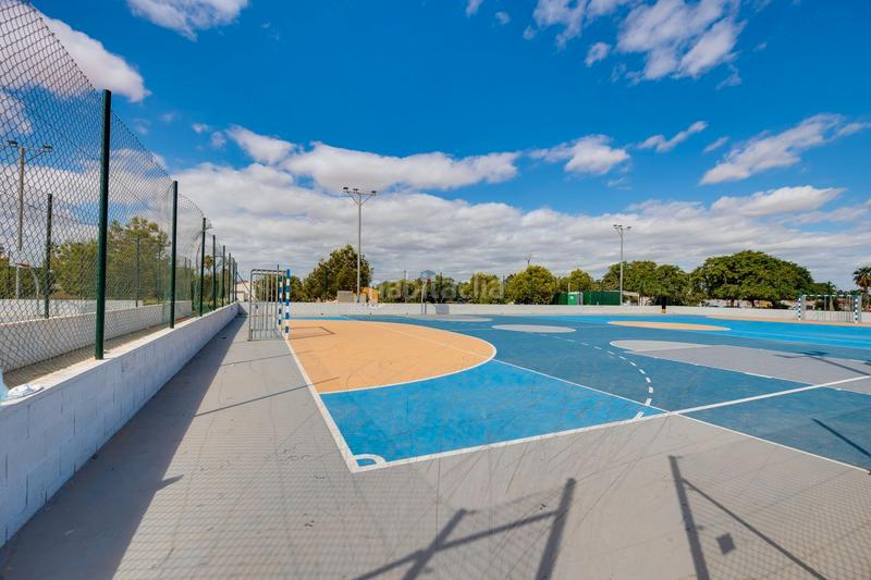 Foto f53a4a62-f457-47eb-8c43-8b2c4b4812a2. Casa a schiera in calle cesar rodriguez mateo 116 in Torrevieja