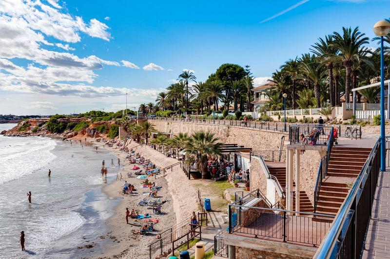 Foto 3e2610e0-5b19-4f89-a95a-7f5a054f81ee. Semi detached house in avenida de londres 42 in Los Balcones y los Altos Orihuela