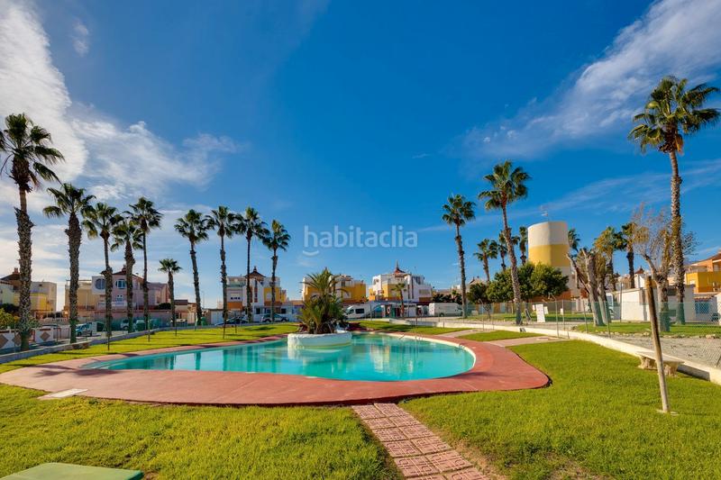 Foto b21cd012-cd61-484f-9c97-fa9327571fc9. Semi detached house in avenida de londres 42 in Los Balcones y los Altos Orihuela