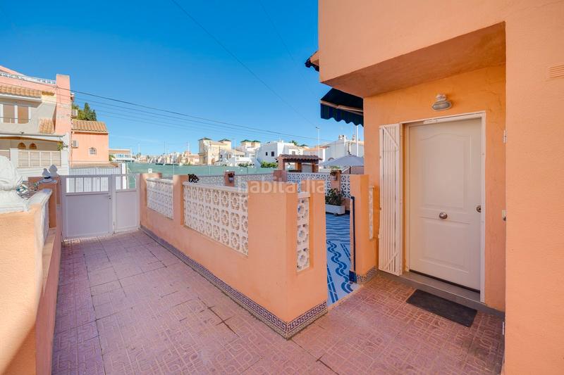 Foto 007062fc-ae7a-48dd-bc18-95197c20ff35. Casa adossada a calle doctor alexander fleming 49 a Torrevieja