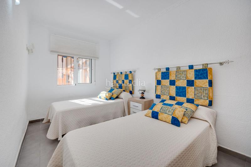 Foto 10c9813f-f485-4237-9fab-9095d4ed80b2. Casa adossada a calle doctor alexander fleming 49 a Torrevieja