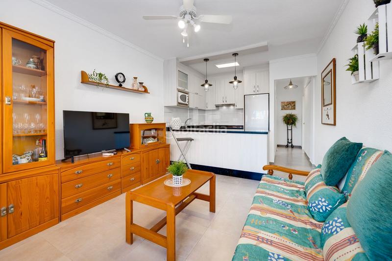 Foto 210c61ae-c8ef-4fd9-89e7-d4ff6646aa80. Casa adossada a calle doctor alexander fleming 49 a Torrevieja