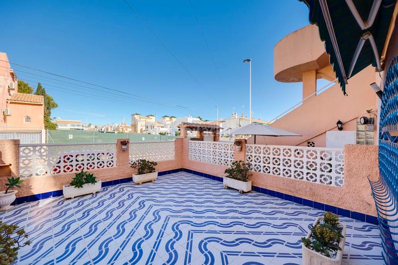 Foto 296f5954-308f-4588-a849-263392996e94. Casa adossada a calle doctor alexander fleming 49 a Torrevieja