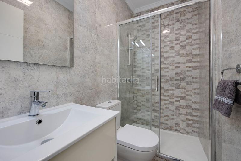 Foto 29d15b1c-ffb8-4bc1-b113-f5af505e47d3. Casa adossada a calle doctor alexander fleming 49 a Torrevieja