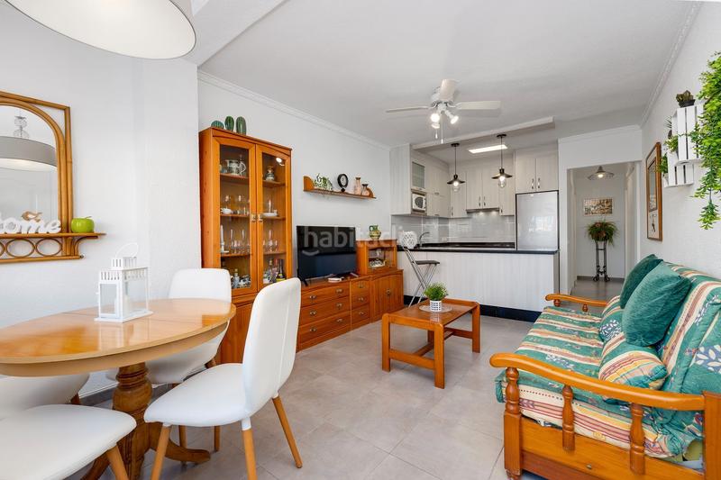 Foto 3a08f537-acd7-4dd8-9e26-464f5d8aade9. Casa adossada a calle doctor alexander fleming 49 a Torrevieja