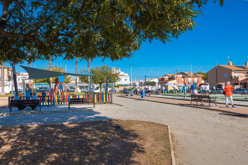 Foto 762215b4-1a21-4c9b-9545-5b1ab3b54e02. Casa adossada a calle doctor alexander fleming 49 a Torrevieja