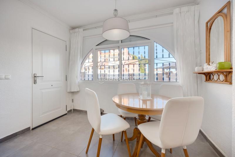 Foto 7bf75fed-cad4-44c9-9c58-7616011e2ddf. Casa adossada a calle doctor alexander fleming 49 a Torrevieja