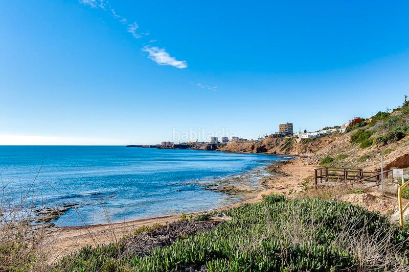 Foto 8b831d07-1fc3-47e2-84f0-affe8d4566ef. Casa adossada a calle doctor alexander fleming 49 a Torrevieja