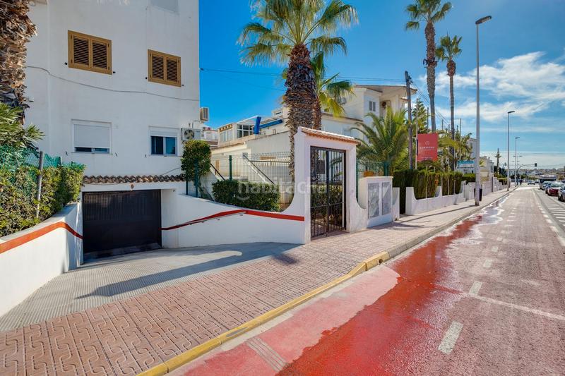 Foto a771c502-69b1-4b5d-bedc-a6e6cd730d60. Casa adossada a calle doctor alexander fleming 49 a Torrevieja