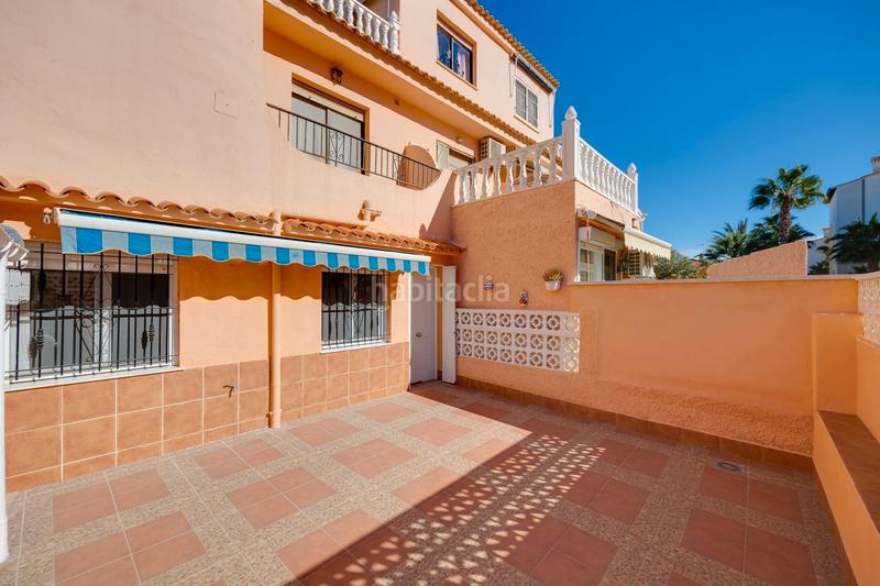 Foto b104a14b-2d71-4adb-84e9-6c4efcedfc82. Casa adossada a calle doctor alexander fleming 49 a Torrevieja