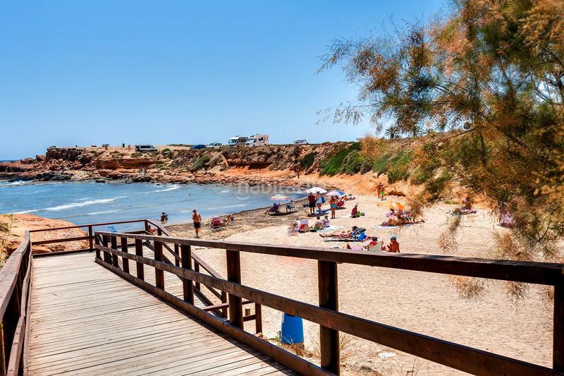 Foto cf4f7700-026e-40ab-9095-12757b443f00. Casa adossada a calle doctor alexander fleming 49 a Torrevieja