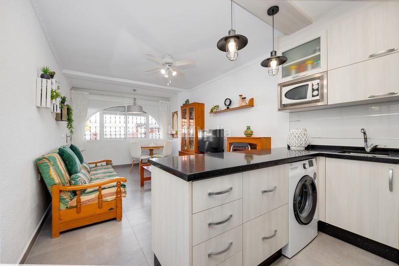 Foto e42776da-4def-4588-a6e5-96d4076f8e17. Casa adossada a calle doctor alexander fleming 49 a Torrevieja