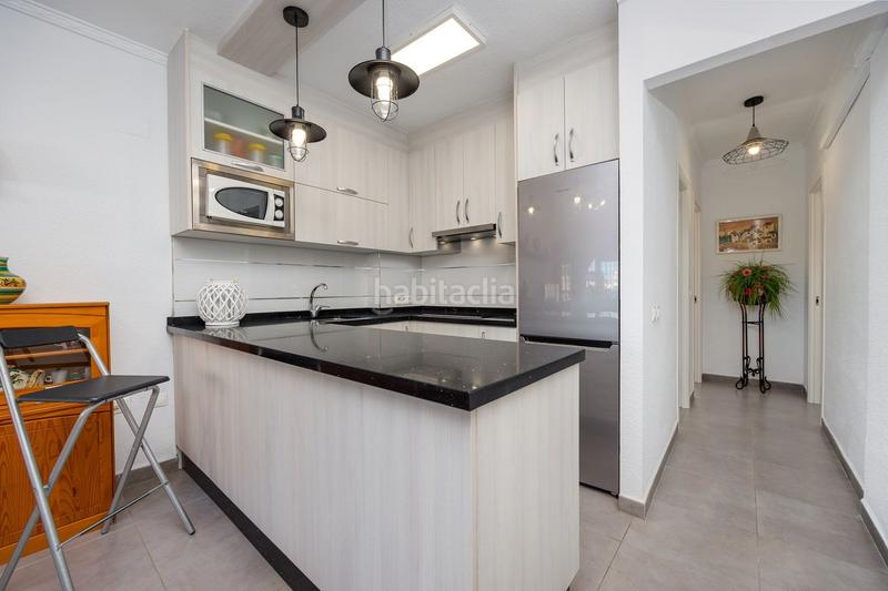 Foto e6fc6f84-edd1-45b7-aac8-8fb1ee9a8295. Casa adossada a calle doctor alexander fleming 49 a Torrevieja