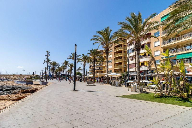 Foto 477ea64e-c173-434a-ae66-639b8fd4dfa3. Dúplex a calle moriones 4 a Las Piscinas Naturales Torrevieja
