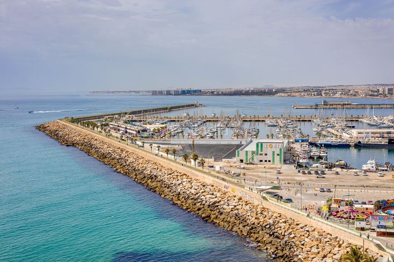 Foto 6a7e4349-1a1b-4c2f-a74e-3477bffa49e6. Dúplex a calle moriones 4 a Las Piscinas Naturales Torrevieja