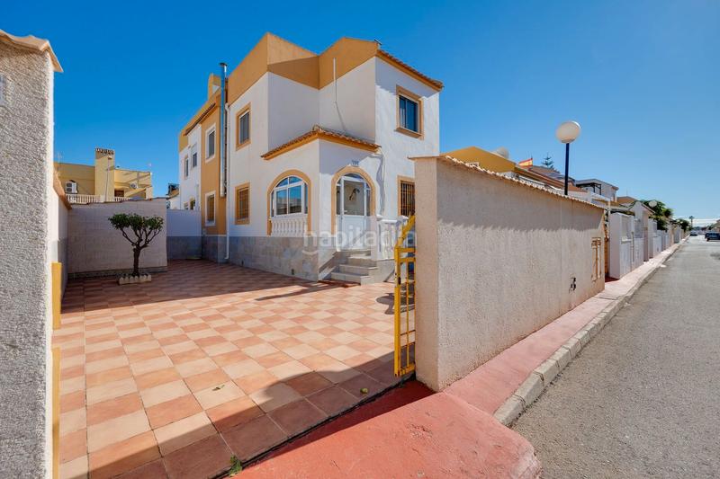 Foto 65303795-c9d7-4333-92ac-b190850740f8. Reihenhaus in calle río danubio 695 in Zona Carrefour - Urbanizaciones Torrevieja