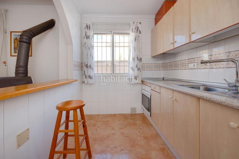 Foto b4e79b4b-5ba6-4140-aa7d-a65fb3cdf602. Reihenhaus in calle río danubio 695 in Zona Carrefour - Urbanizaciones Torrevieja