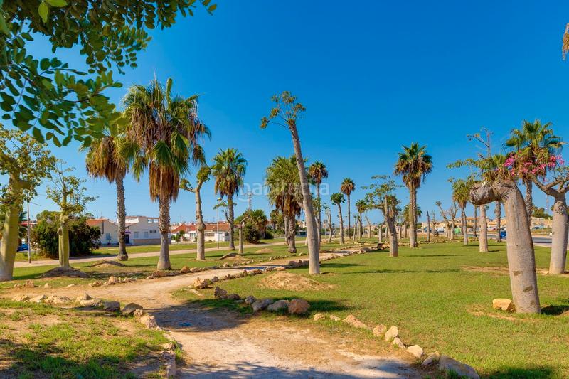 Foto c5eb3db6-ba04-4559-9498-ad8559f56f49. Reihenhaus in calle río danubio 695 in Zona Carrefour - Urbanizaciones Torrevieja