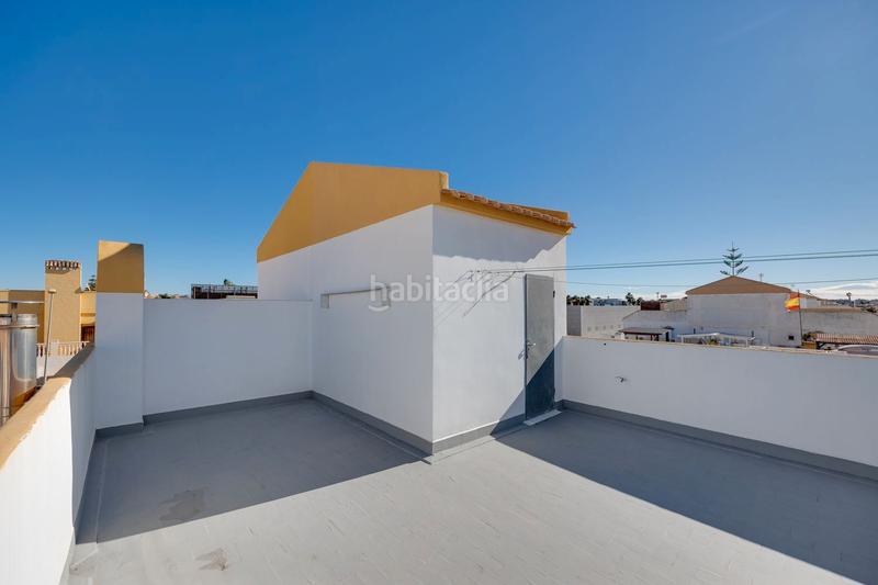 Foto ce7b0b0c-c497-41bc-bc5d-fc3838af0143. Reihenhaus in calle río danubio 695 in Zona Carrefour - Urbanizaciones Torrevieja