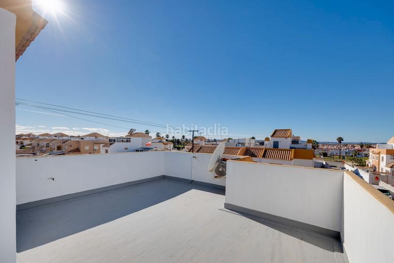 Foto ee496cab-7b1f-4617-bb68-fdab81760d1c. Reihenhaus in calle río danubio 695 in Zona Carrefour - Urbanizaciones Torrevieja