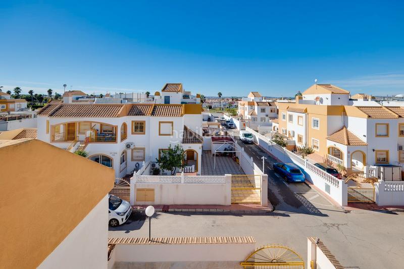 Foto f459db95-d55b-44b8-8f76-de3f0a87267b. Reihenhaus in calle río danubio 695 in Zona Carrefour - Urbanizaciones Torrevieja