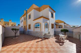 Reihenhaus  Calle río danubio 695. Casa de esquina en la urbanización el limonar fase v con piscina