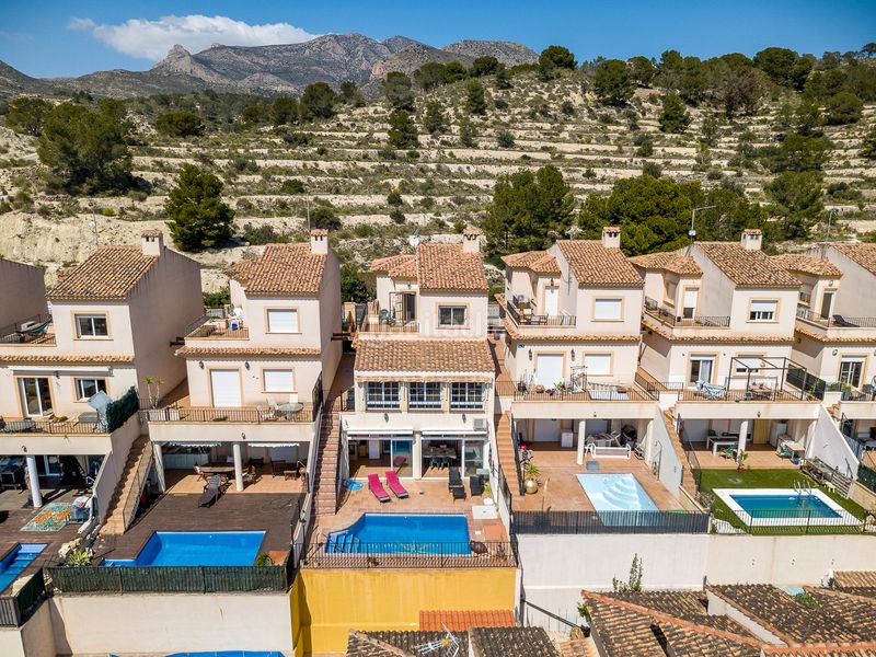 Foto 8c5e814a-a23b-4ae4-bb83-763b8da61ce8. Casa amb piscina a Aigües