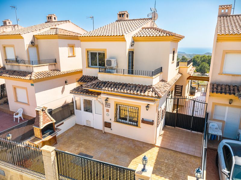 Foto c124503c-5e3e-40cc-b714-0f6e5a9e271b. Casa amb piscina a Aigües