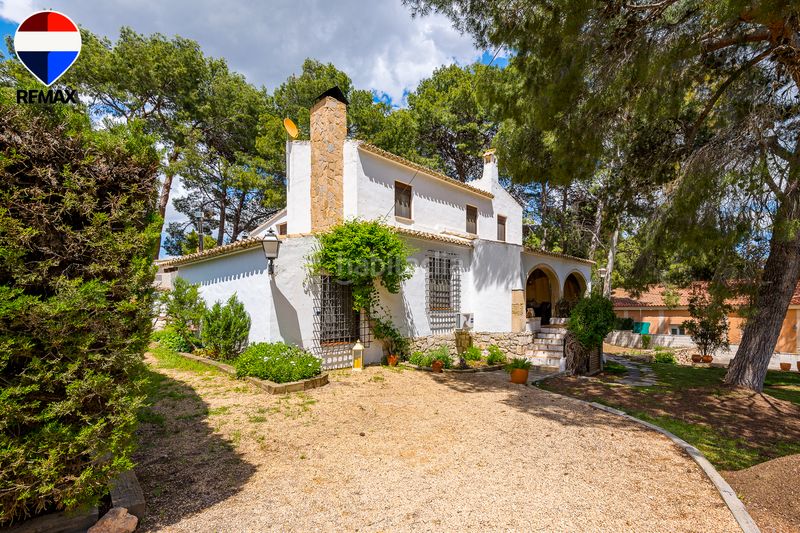 Foto bd691658-6ea5-4d96-8449-e4b9b2ae6220. Chalet en urbanización maigmó 65 en Tibi