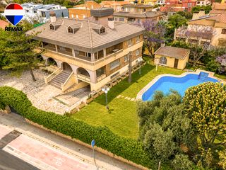 Xalet a Carrer alcalde edmundo seva garcia 8. Villa de lujo en playa san juan – 665 m² con gran piscina privad