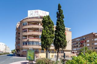 Pis  Calle bazan 90. Piso en el residencial la tejera con plaza de garaje cerrada
