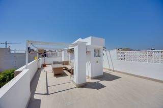 Àtic a Travesía gabino 3b. Vivienda muy luminosa y soleada con solárium privado.