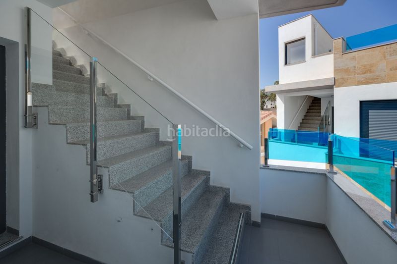 Foto 404e2185-7cb3-4a9e-bd2a-e15346207fef. Casa adossada a calle carmen laforet 58 a Bigastro