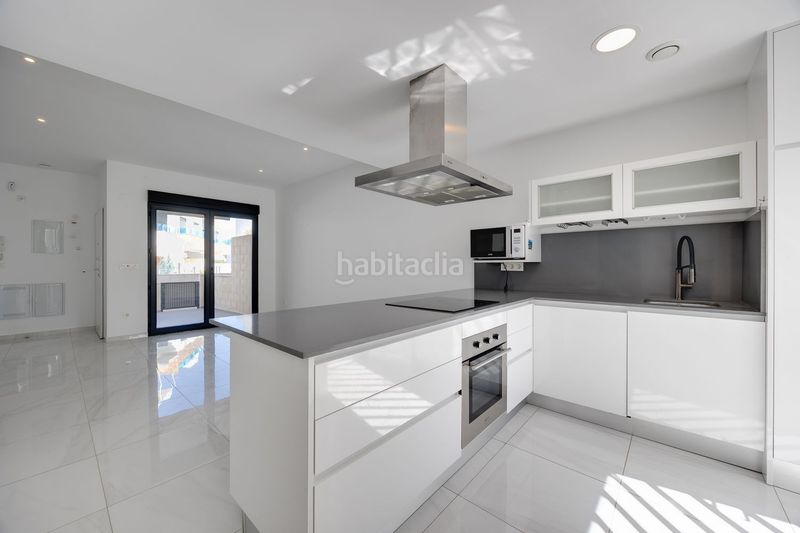 Foto 5b8f18d4-51b1-44ea-b99d-dd75069d0195. Casa adossada a calle carmen laforet 58 a Bigastro