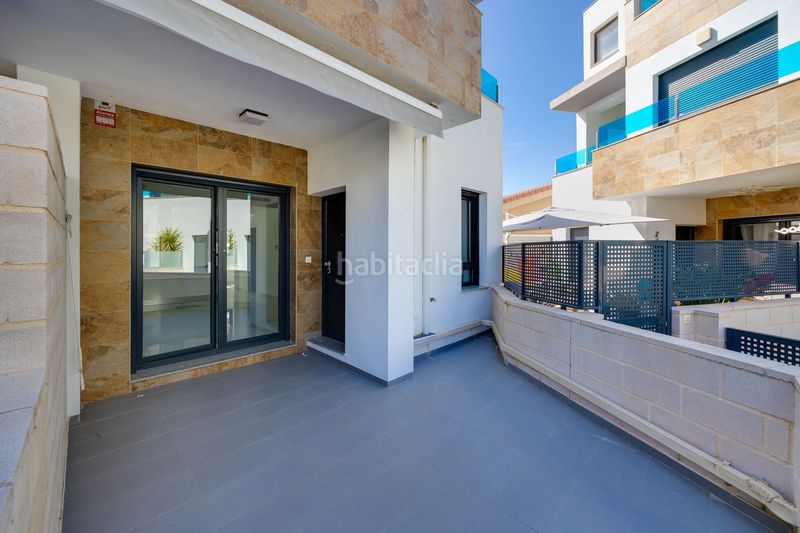 Foto f8112844-7a8c-486a-8b49-d424faaa11c6. Casa adossada a calle carmen laforet 58 a Bigastro