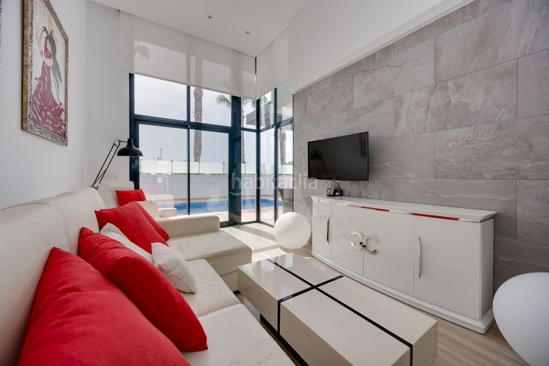 Foto 05ef0da5-a170-4251-a599-00de1090952d. Chalet en calle cabo de peñas 5 exclusivo chalé independiente, residencial palm beach en Orihuela