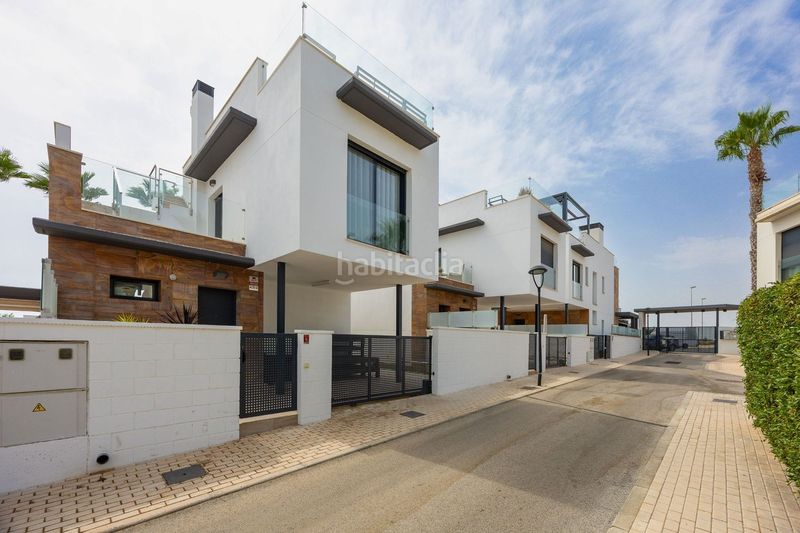 Foto 16d3acb9-28e4-4291-bae2-6f0485ab4b84. Chalet en calle cabo de peñas 5 exclusivo chalé independiente, residencial palm beach en Orihuela