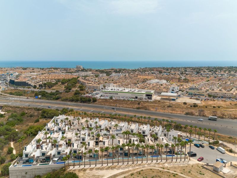 Foto 513f638b-f0d5-4716-8599-71d4e1616904. Chalet en calle cabo de peñas 5 exclusivo chalé independiente, residencial palm beach en Orihuela