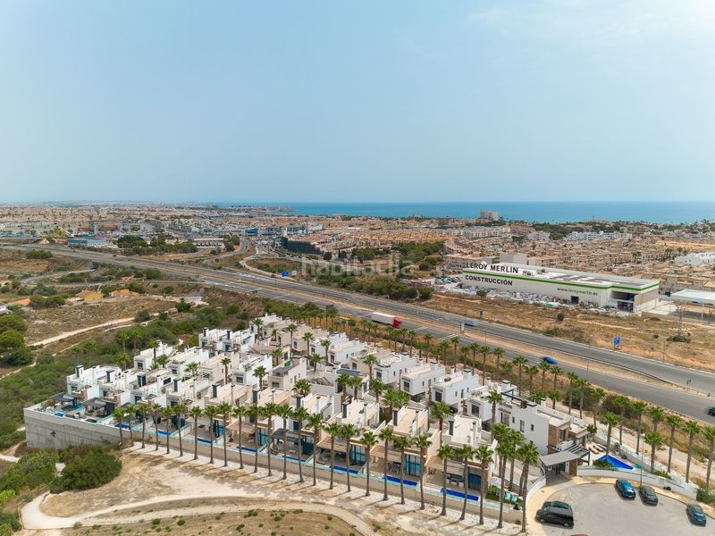 Foto 684a818c-ea31-4c4b-9976-bb232b886dbf. Chalet en calle cabo de peñas 5 exclusivo chalé independiente, residencial palm beach en Orihuela