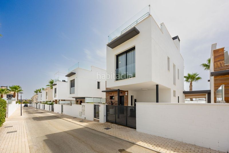 Foto 9d2be230-48f9-4812-bd16-966edf924e78. Chalet en calle cabo de peñas 5 exclusivo chalé independiente, residencial palm beach en Orihuela