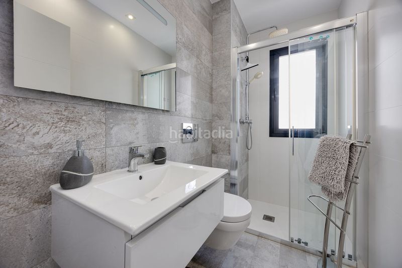Foto ab0cee03-bce6-406e-ad56-5f692ed1362b. Chalet en calle cabo de peñas 5 exclusivo chalé independiente, residencial palm beach en Orihuela