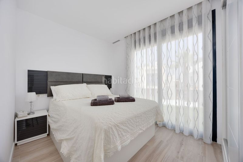 Foto ab2ca68b-dfb1-4e98-a0ce-081a6720c502. Chalet en calle cabo de peñas 5 exclusivo chalé independiente, residencial palm beach en Orihuela