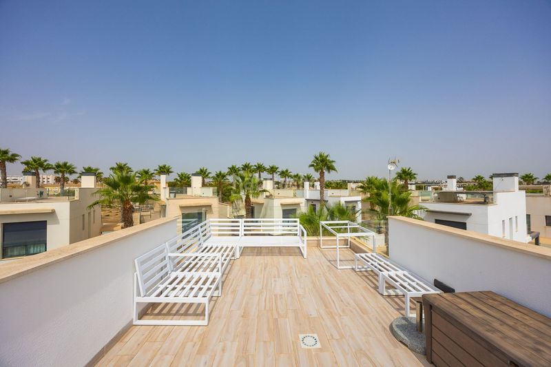 Foto ca31910d-4b75-40f7-a031-b074efc3c790. Chalet en calle cabo de peñas 5 exclusivo chalé independiente, residencial palm beach en Orihuela