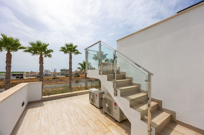 Foto d3498bb4-503a-49c9-a603-2faa4881a96c. Chalet en calle cabo de peñas 5 exclusivo chalé independiente, residencial palm beach en Orihuela