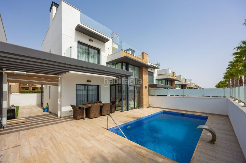 Foto ef330185-55cc-430b-981f-ab6f57fccb05. Chalet en calle cabo de peñas 5 exclusivo chalé independiente, residencial palm beach en Orihuela