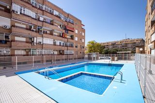 Piso  Calle bazan 92. Luminoso piso de esquina con ascensor, piscina y gran potencial