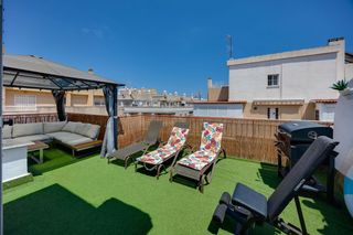 Àtic  Calle la loma 66. Ático renovado de 85m2 construidos, con una terraza única.