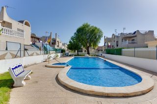Casa adosada en Urbanización doña inés 72. Excelente adosado con solárium privado en doña inés, torrevieja