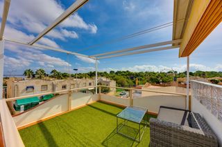 Doppelhaus in Calle laguna verde 67. ¿buscas una vivienda reformada, con jardín, amplios espacios ext